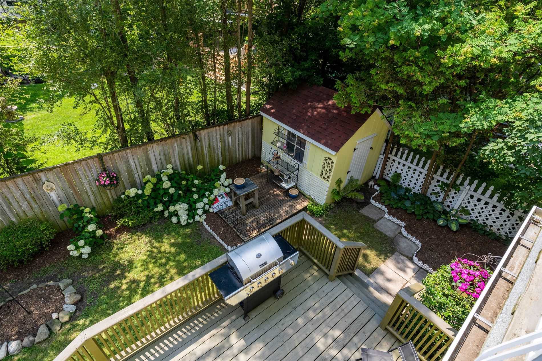 38 John St S