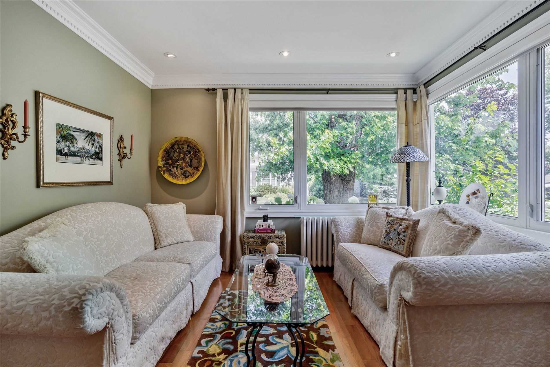 38 John St S