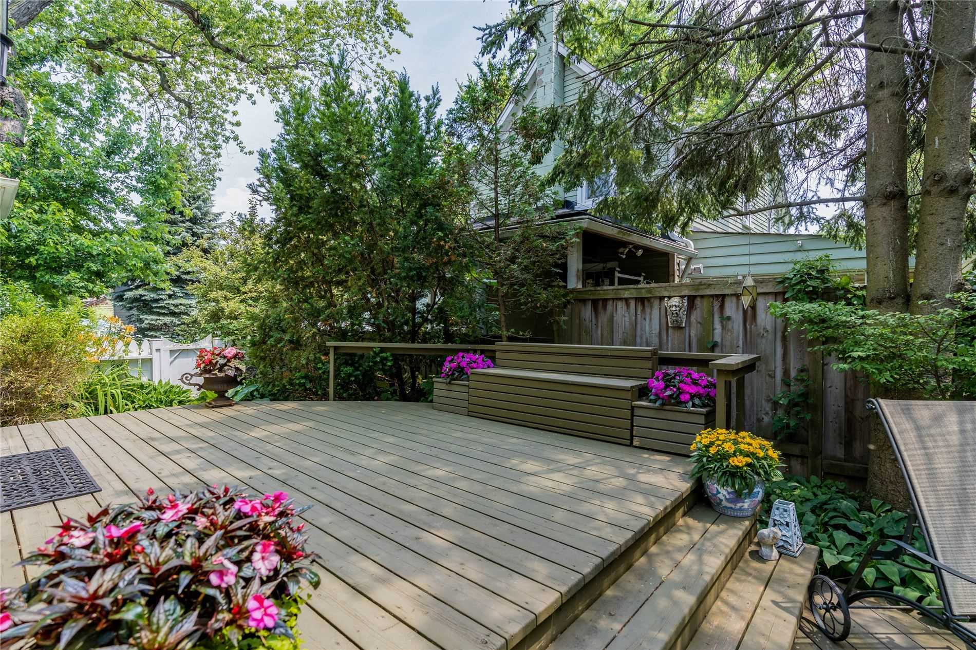 38 John St S