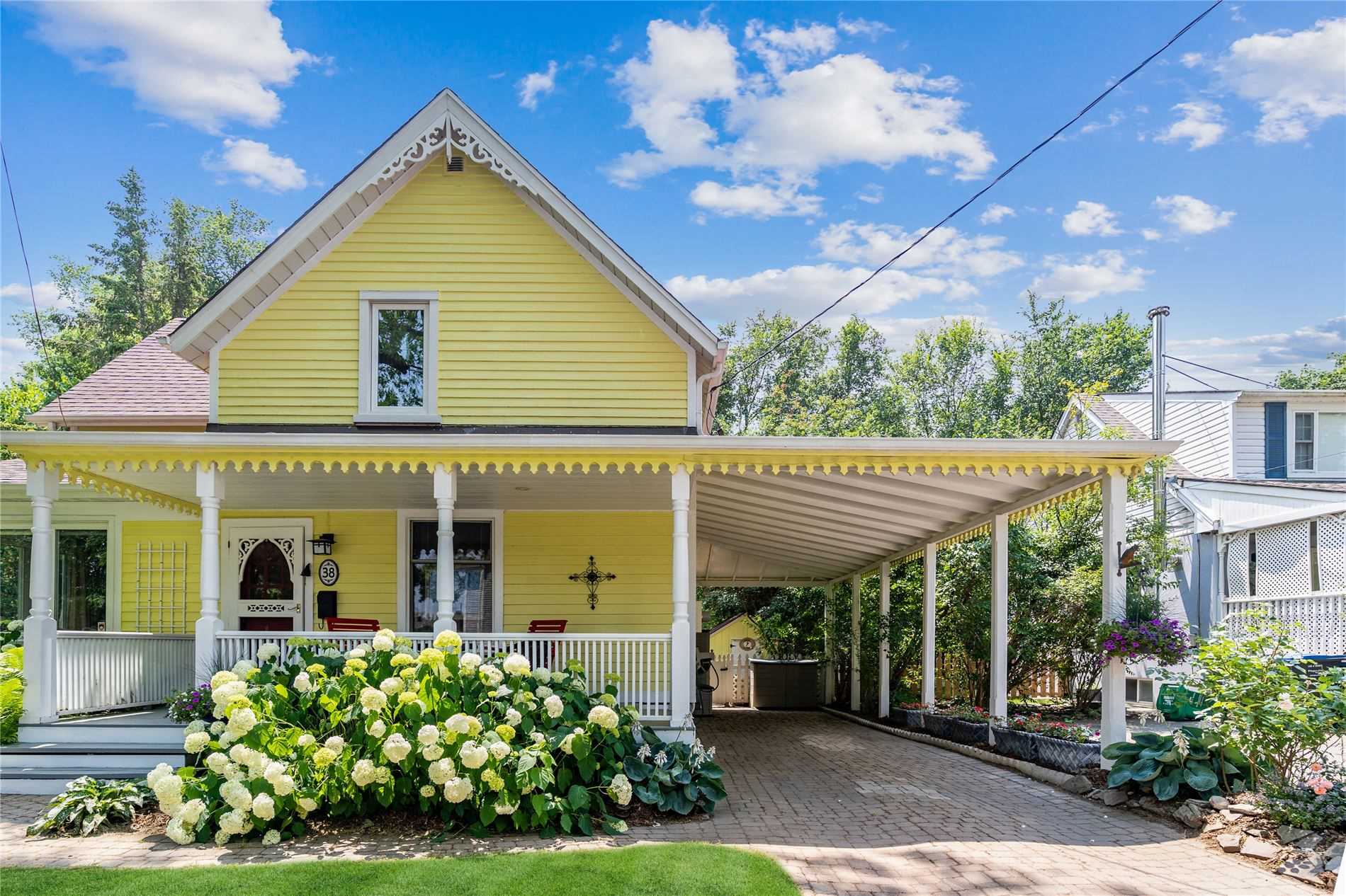 38 John St S