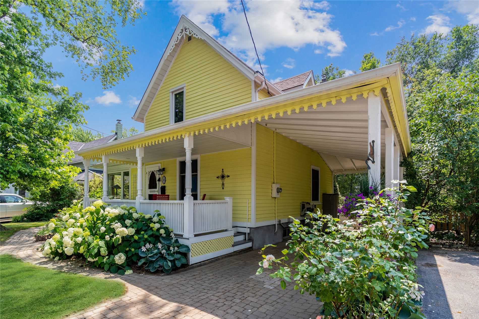38 John St S