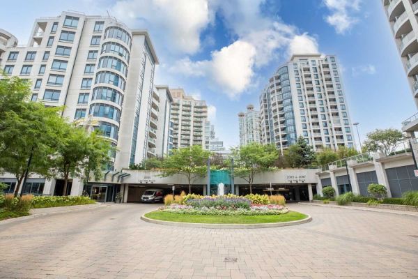 2095 Lake Shore Blvd, Toronto