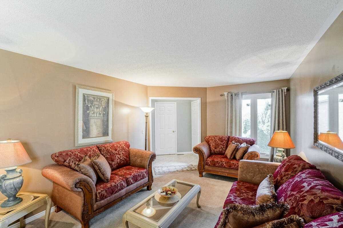 20 Nipigon Crt