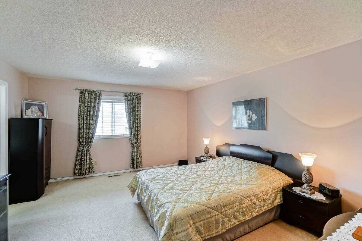 20 Nipigon Crt