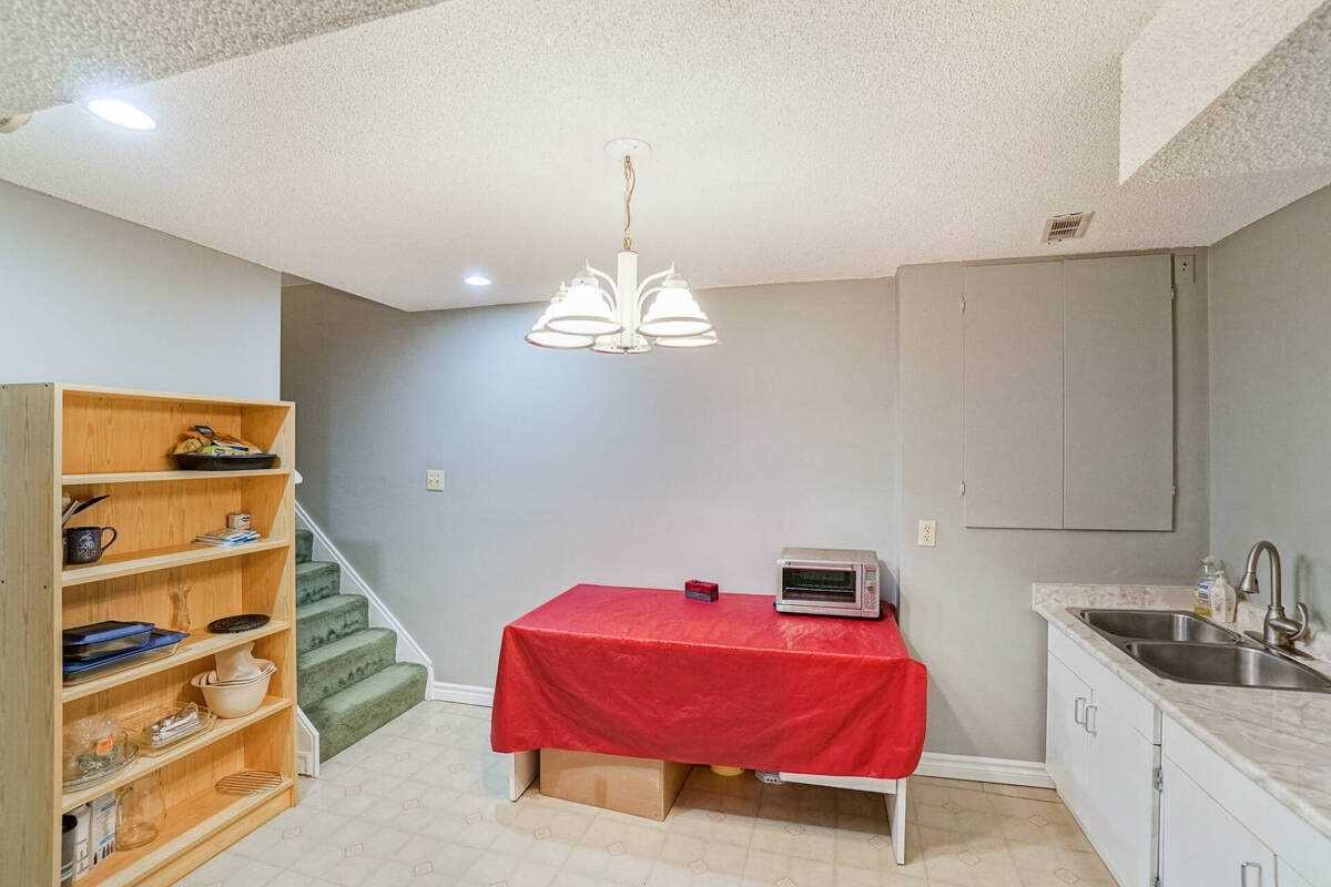 20 Nipigon Crt