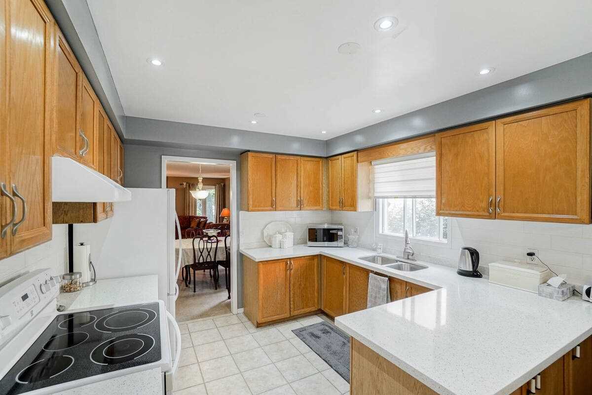 20 Nipigon Crt
