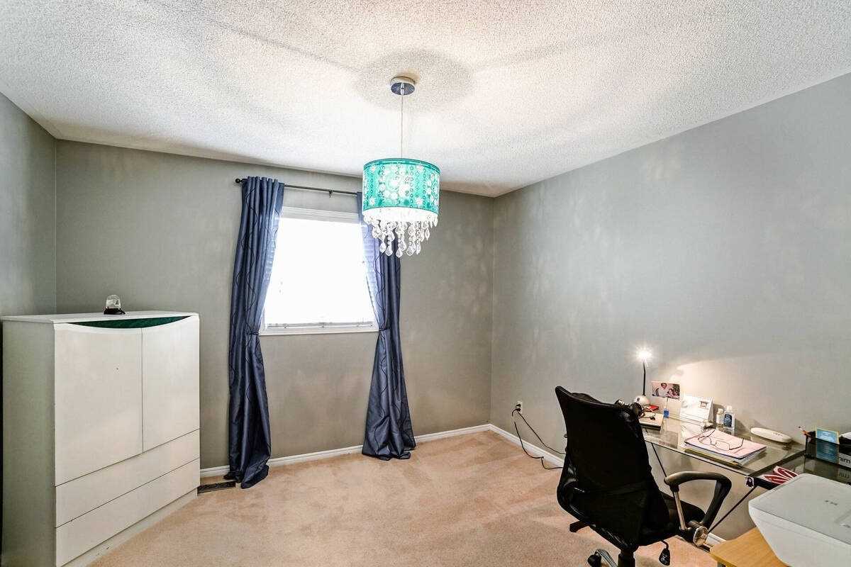 20 Nipigon Crt
