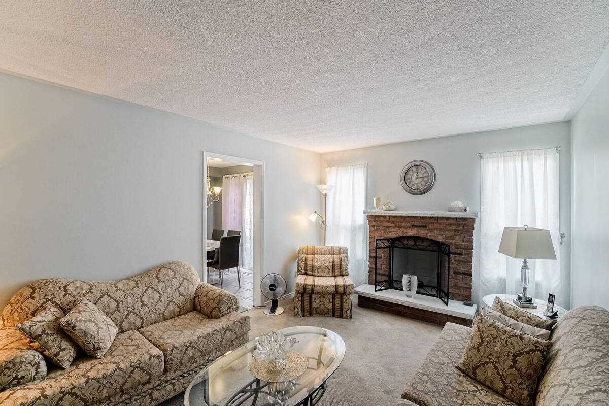 20 Nipigon Crt