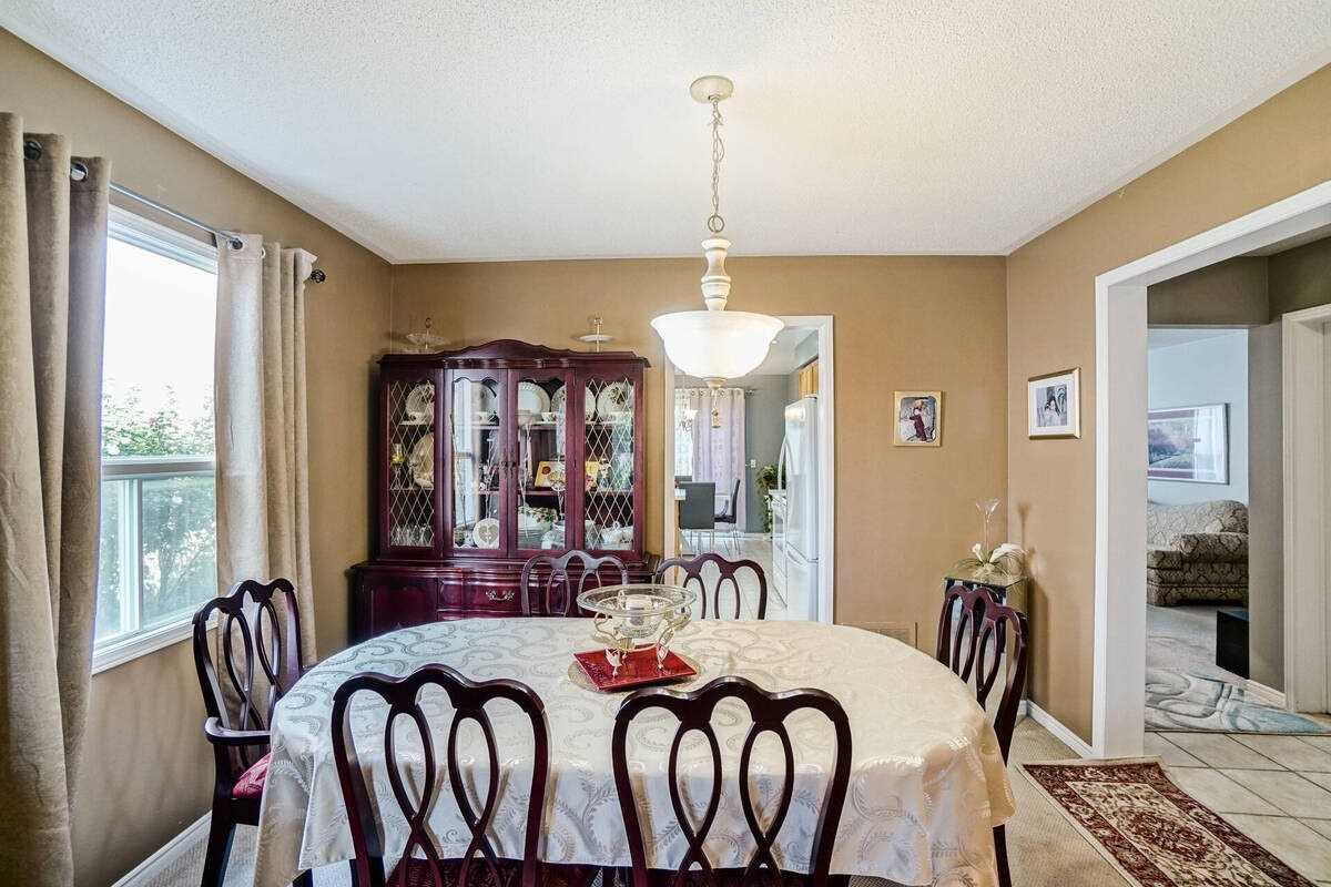 20 Nipigon Crt