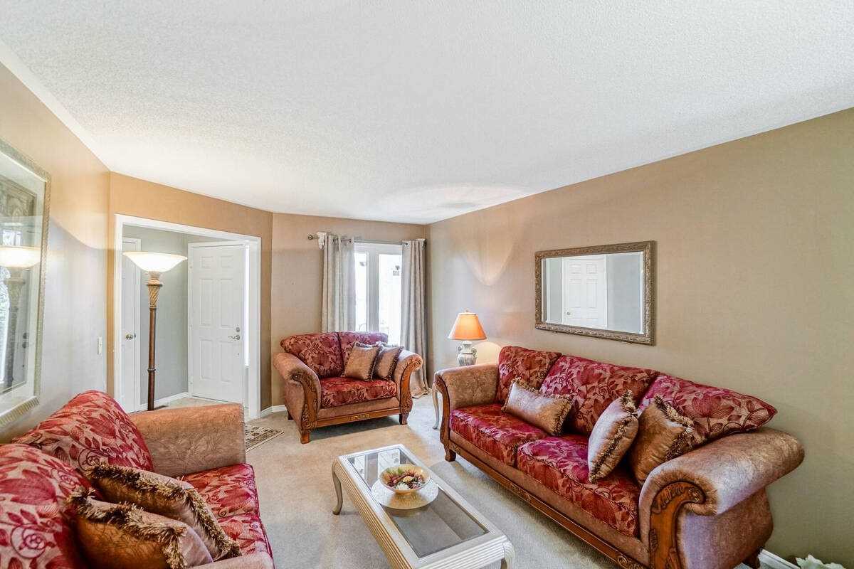 20 Nipigon Crt