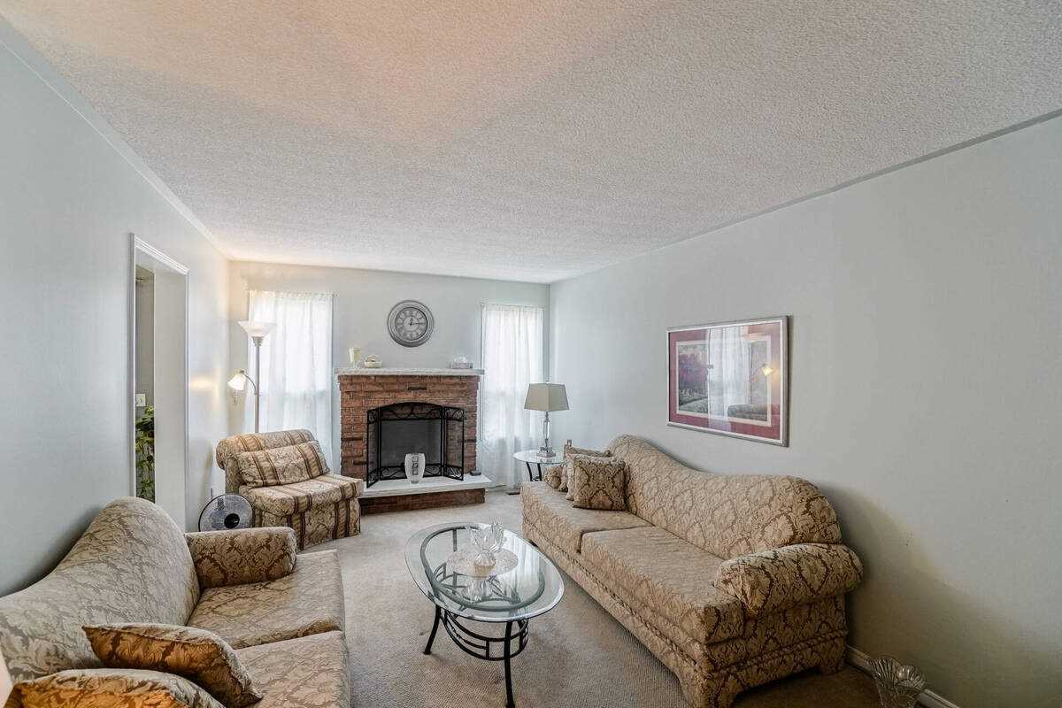 20 Nipigon Crt