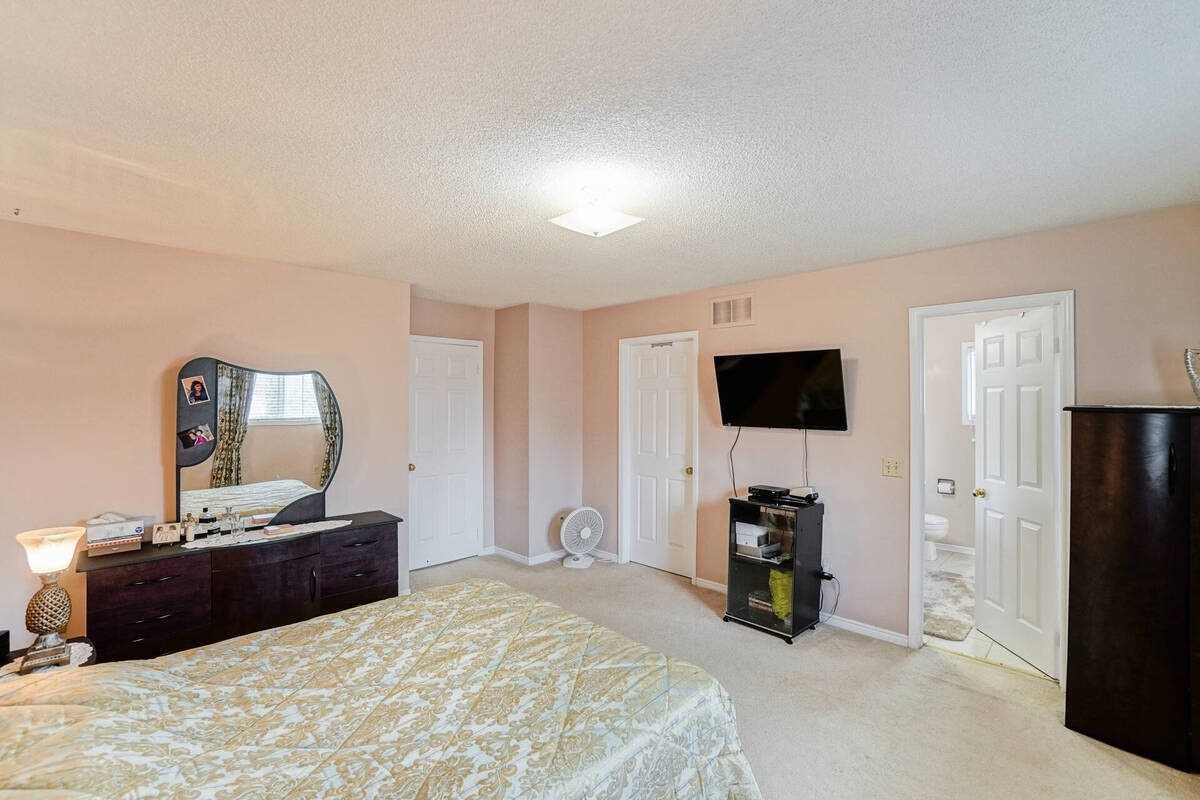 20 Nipigon Crt