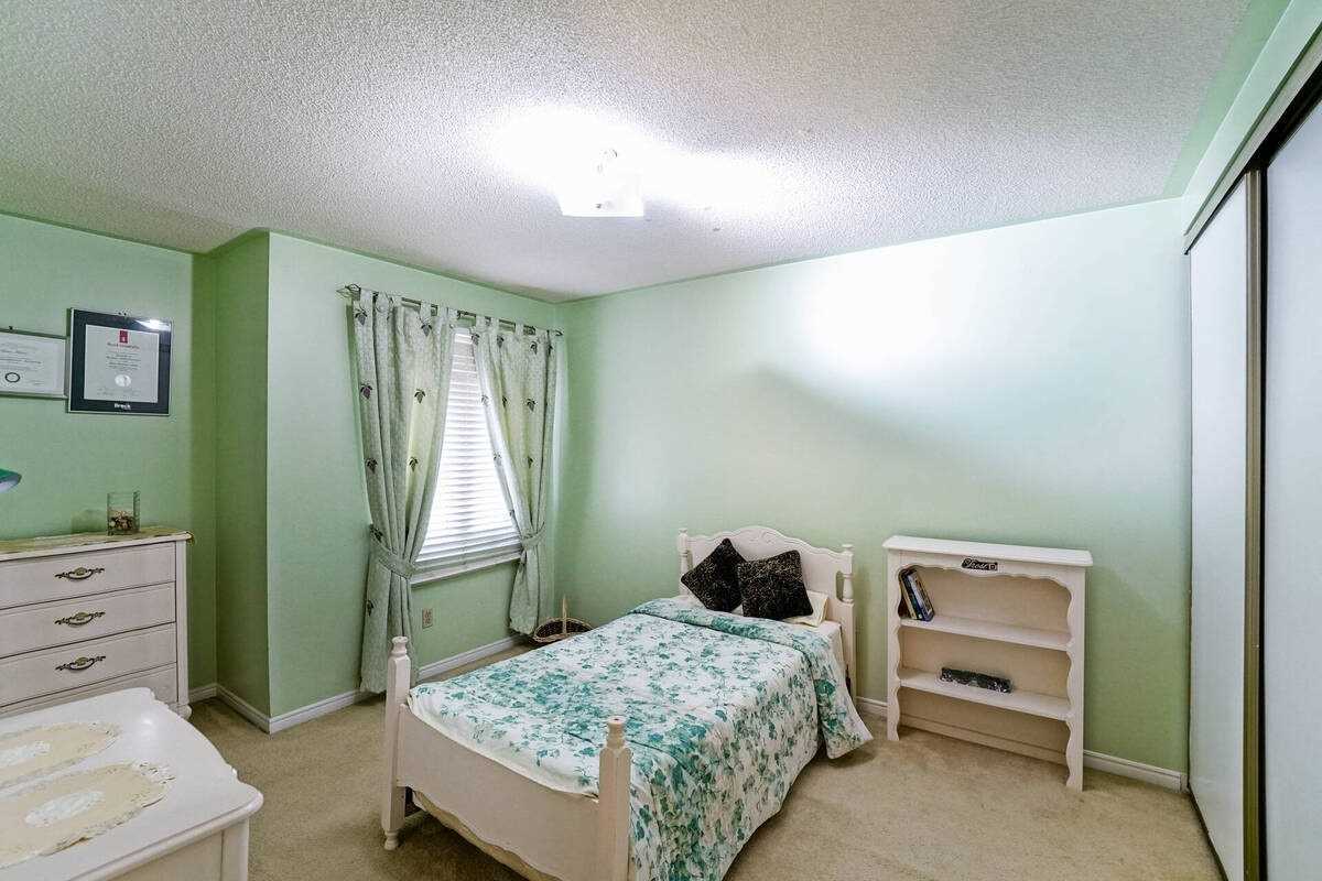 20 Nipigon Crt