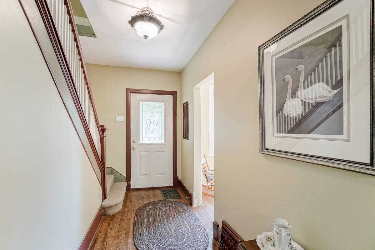 93 Church St E