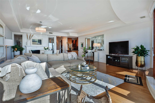 2095 Lake Shore Blvd W 2095 Lake Shore Blvd W
