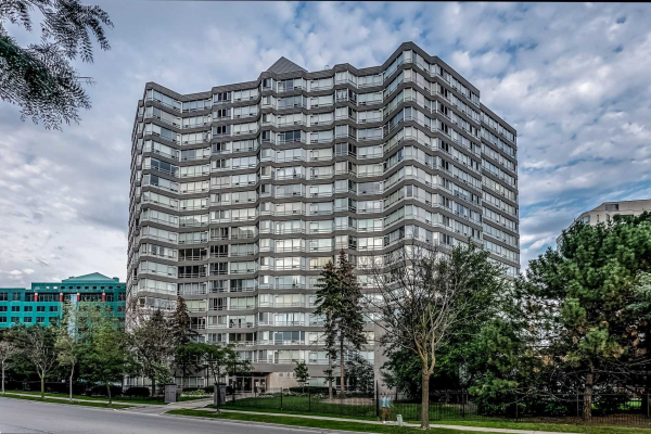 50 Kingsbridge Garden Circ, Mississauga