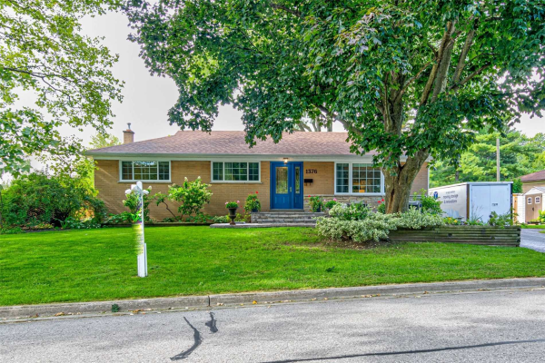 1376 Royal Dr, Burlington