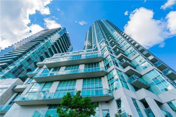 220 Burnhamthorpe Rd W, Mississauga