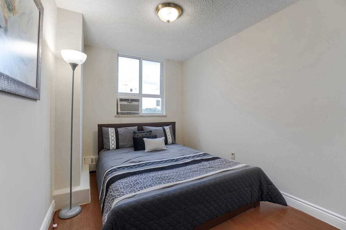 1625 Bloor St E, #515