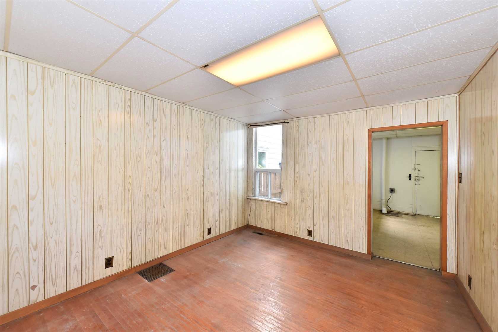319 Indian Road Cres