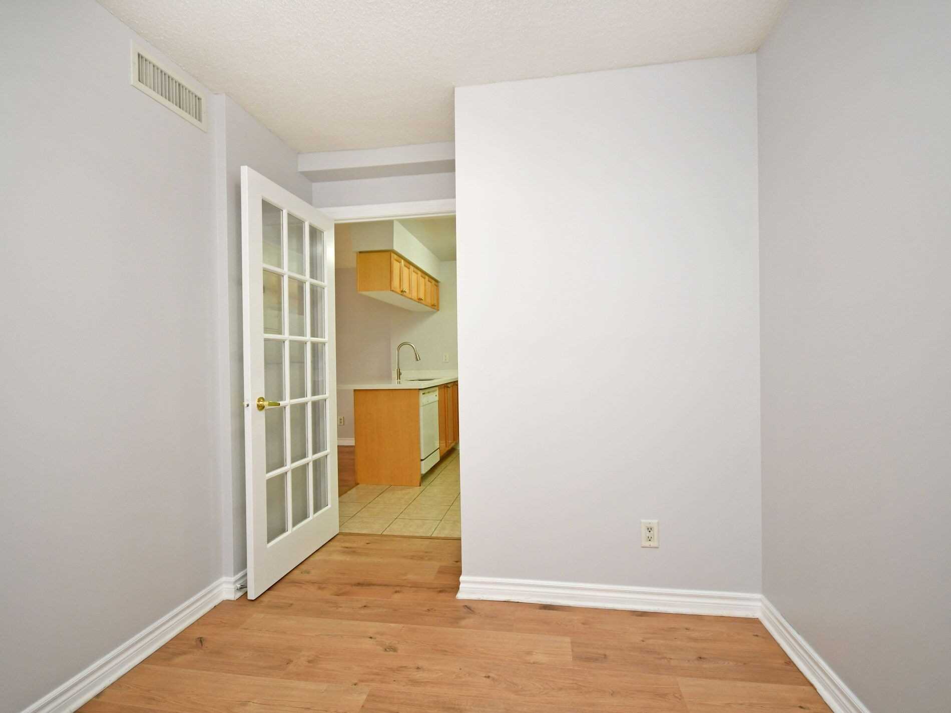 3888 Duke Of York Blvd, #1622