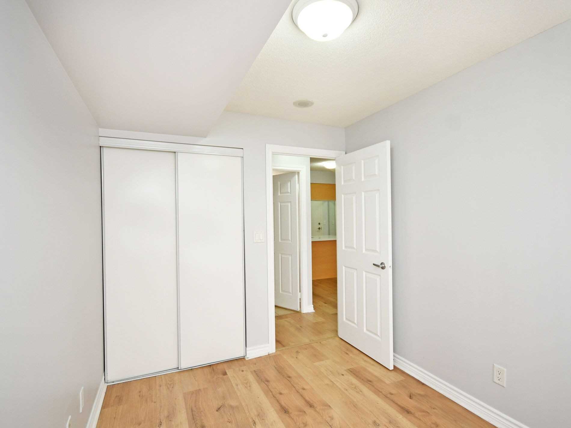 3888 Duke Of York Blvd, #1622