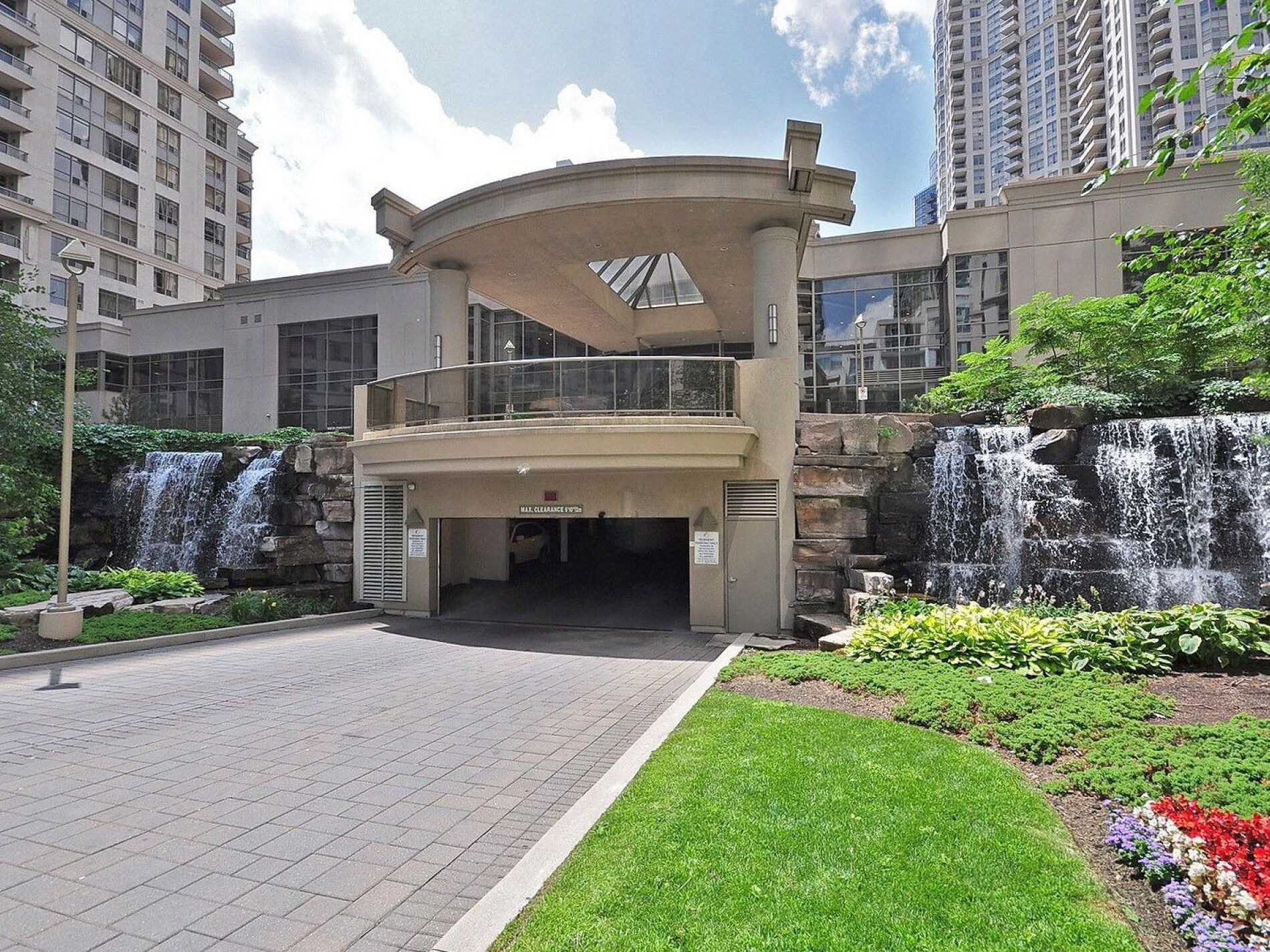 3888 Duke Of York Blvd, #1622