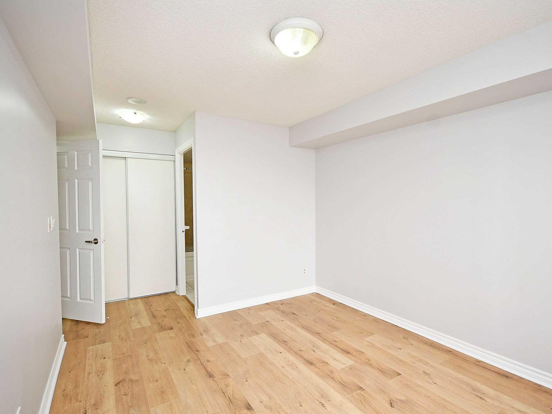 3888 Duke Of York Blvd, #1622