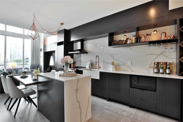 220 Burnhamthorpe Rd W 220 Burnhamthorpe Rd W