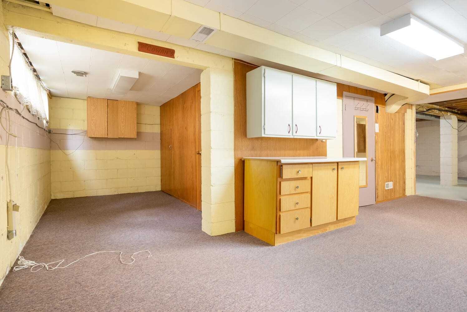 8 Lawrence Cres