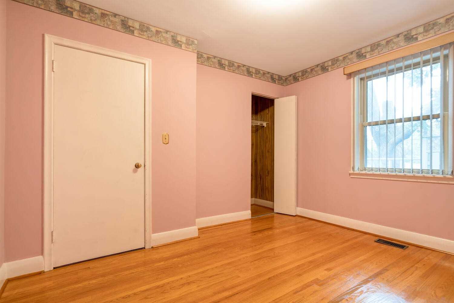 8 Lawrence Cres
