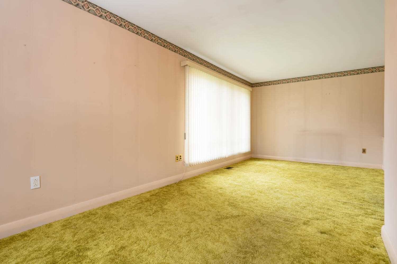 8 Lawrence Cres