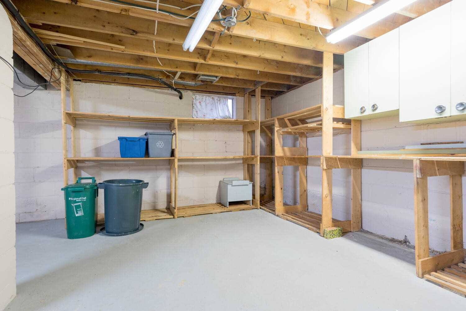 8 Lawrence Cres