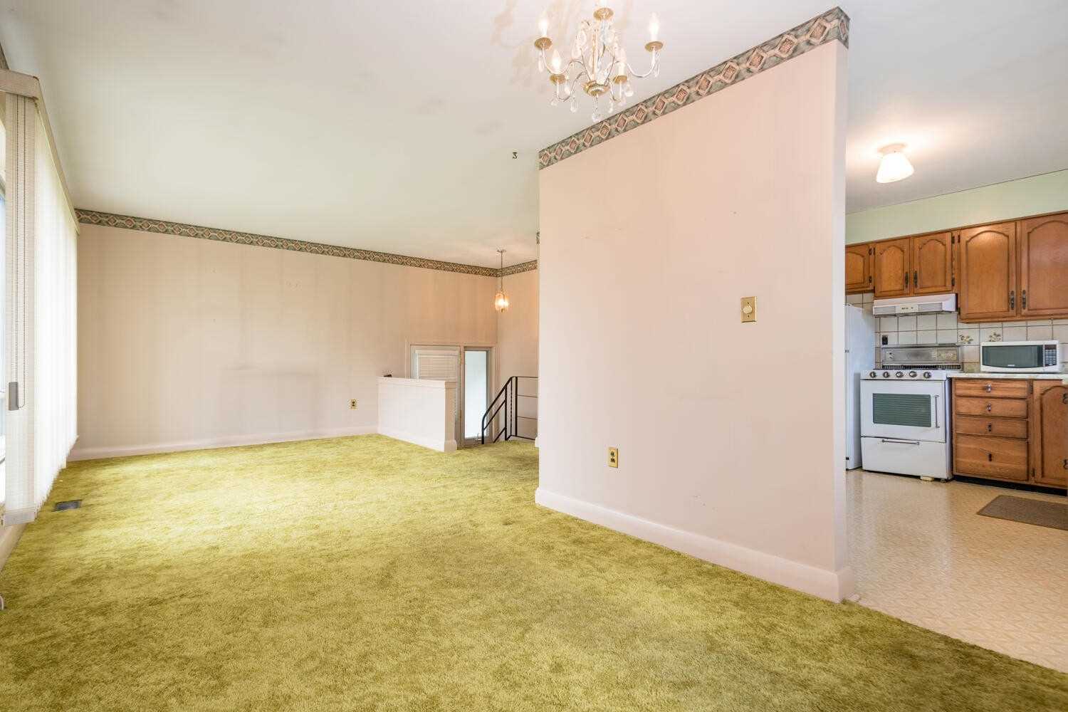 8 Lawrence Cres