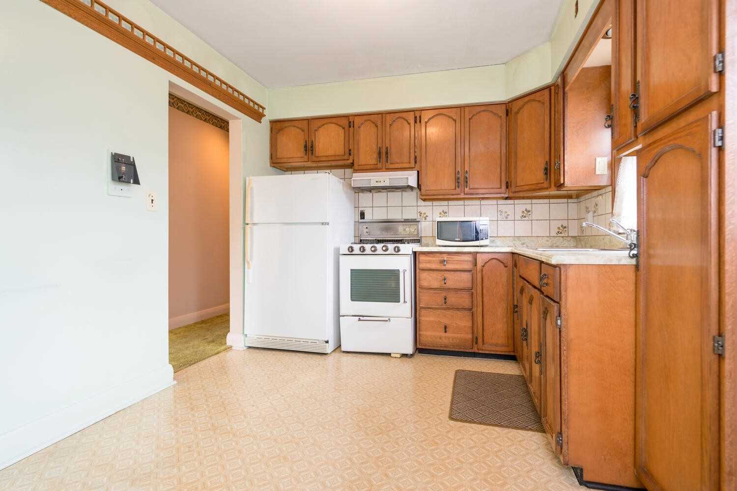 8 Lawrence Cres
