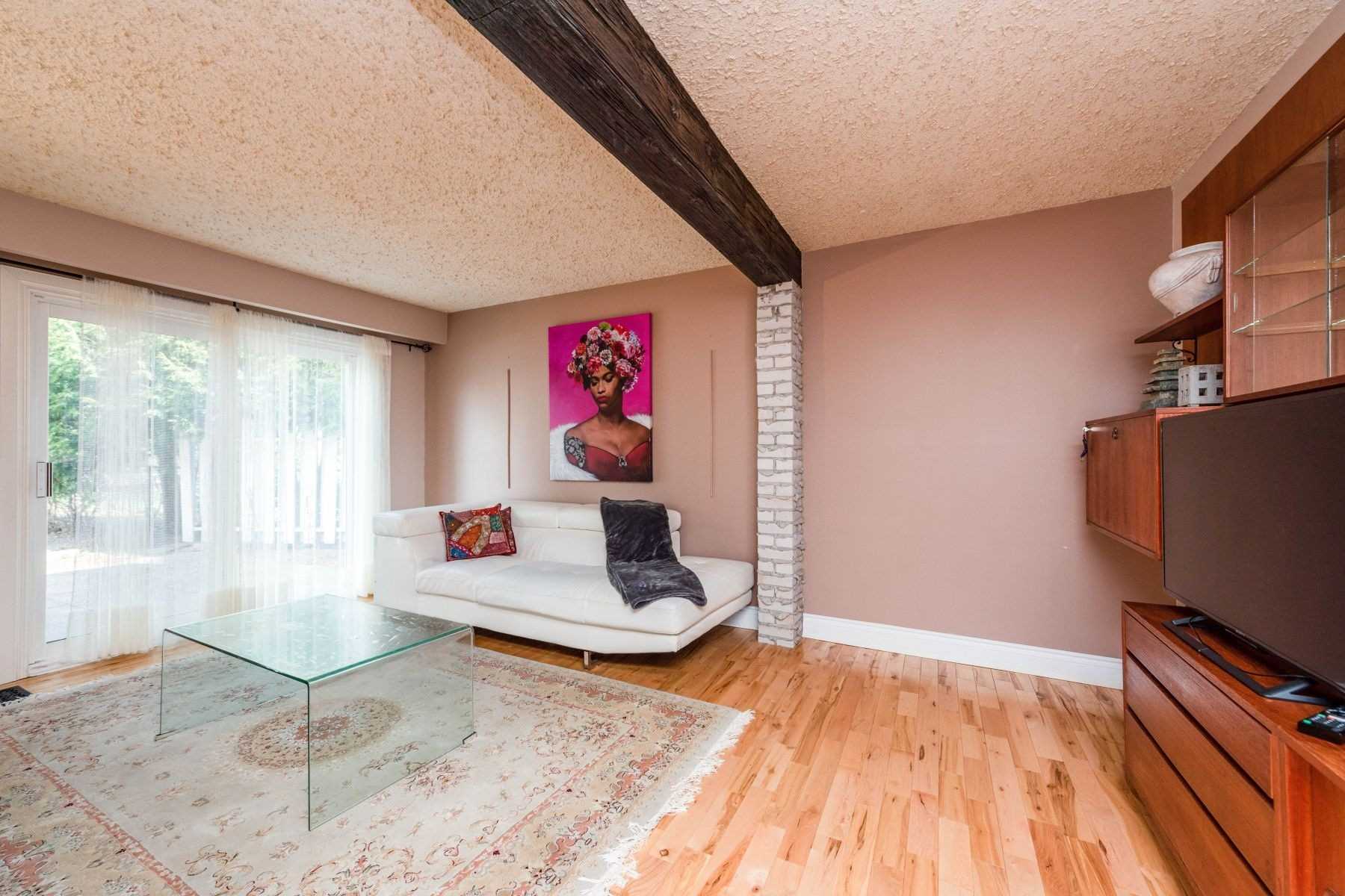 2483 Yarmouth Cres