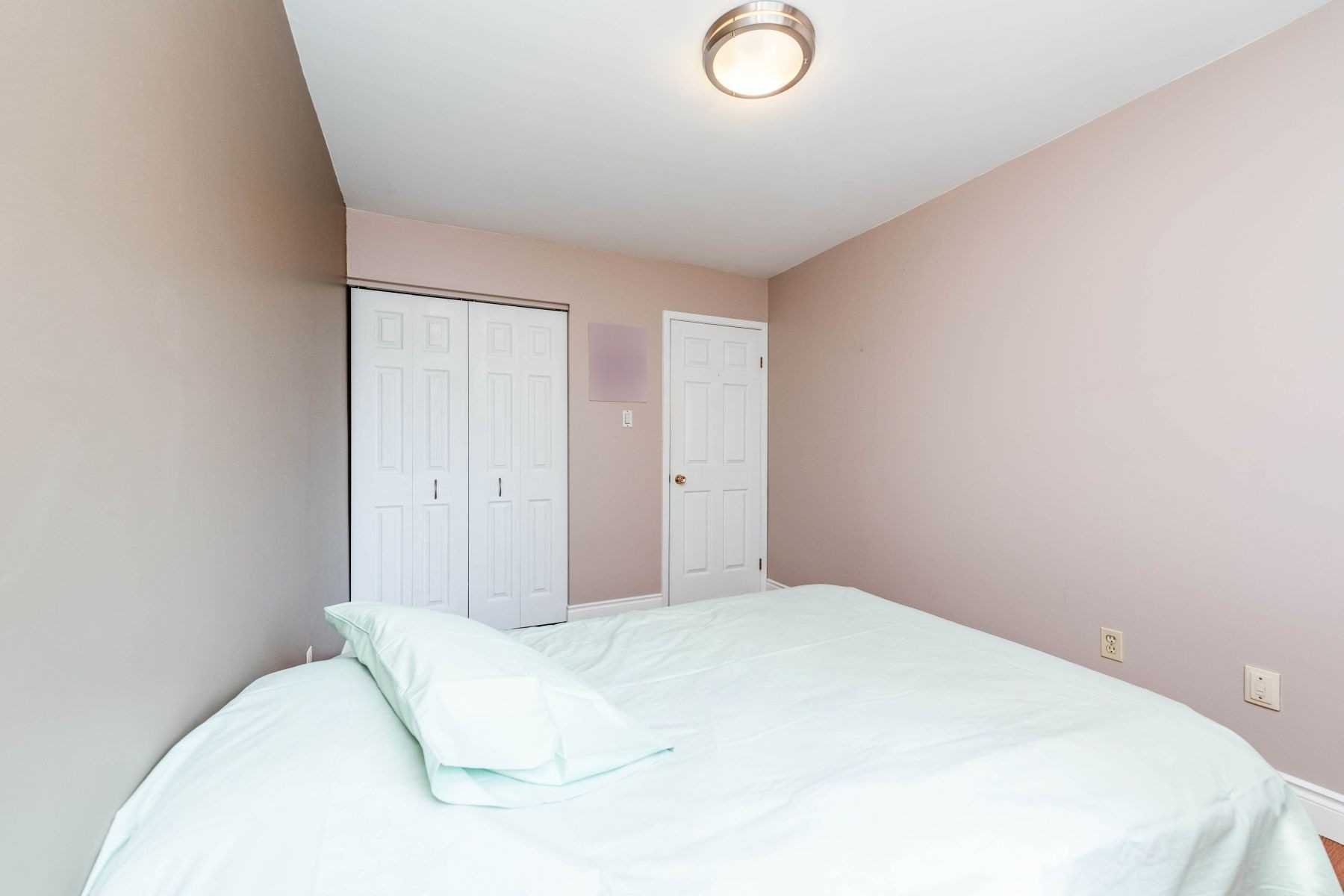 2483 Yarmouth Cres