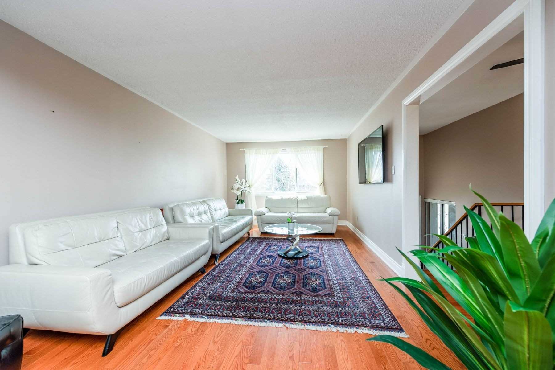 2483 Yarmouth Cres