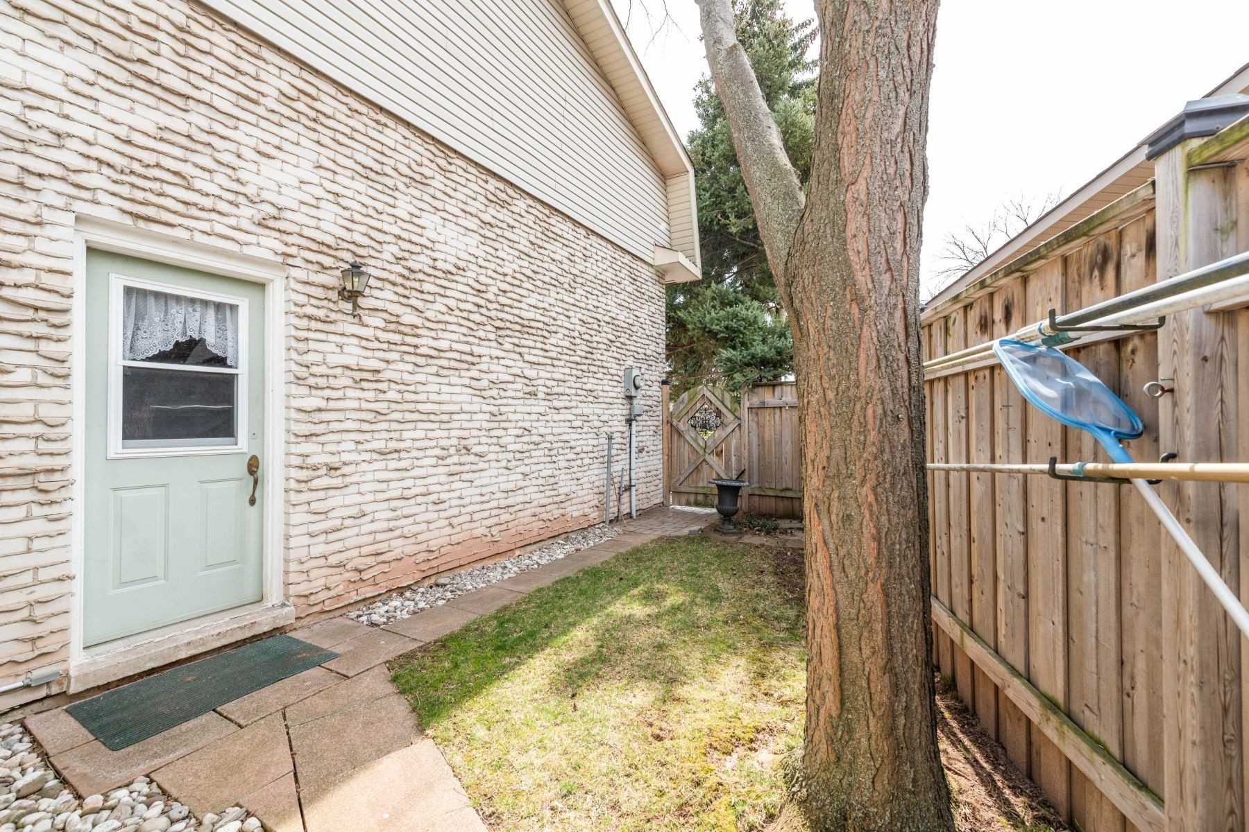 2483 Yarmouth Cres