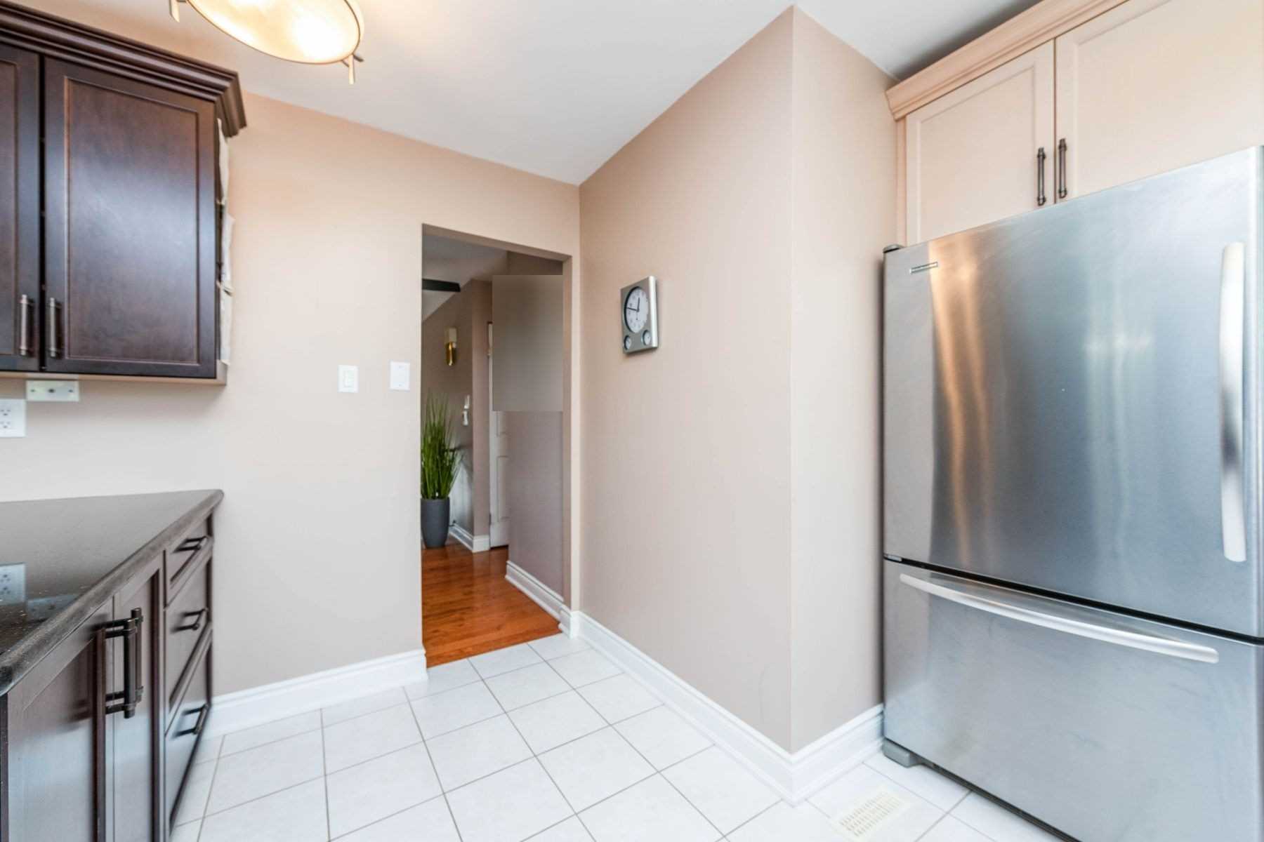 2483 Yarmouth Cres