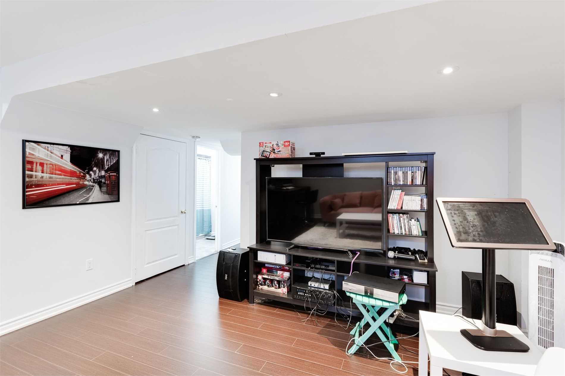 313 Gooding Cres