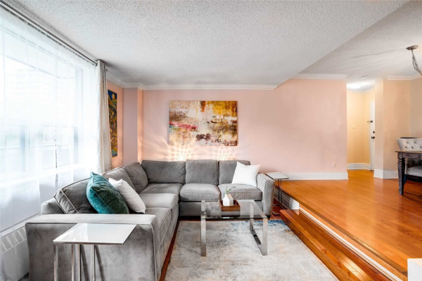 49 Queen St E, Mississauga