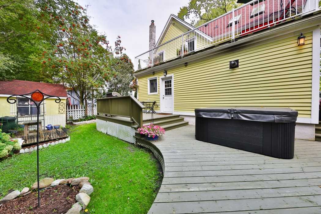 38 John St S