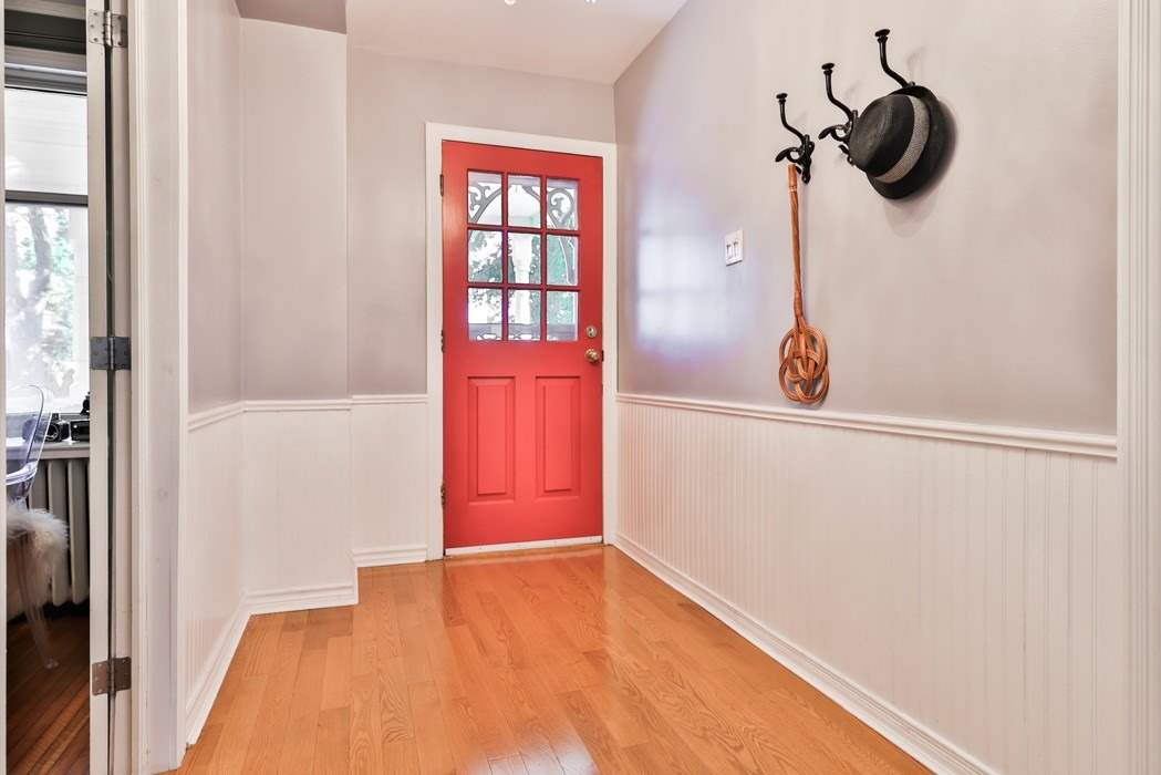 38 John St S