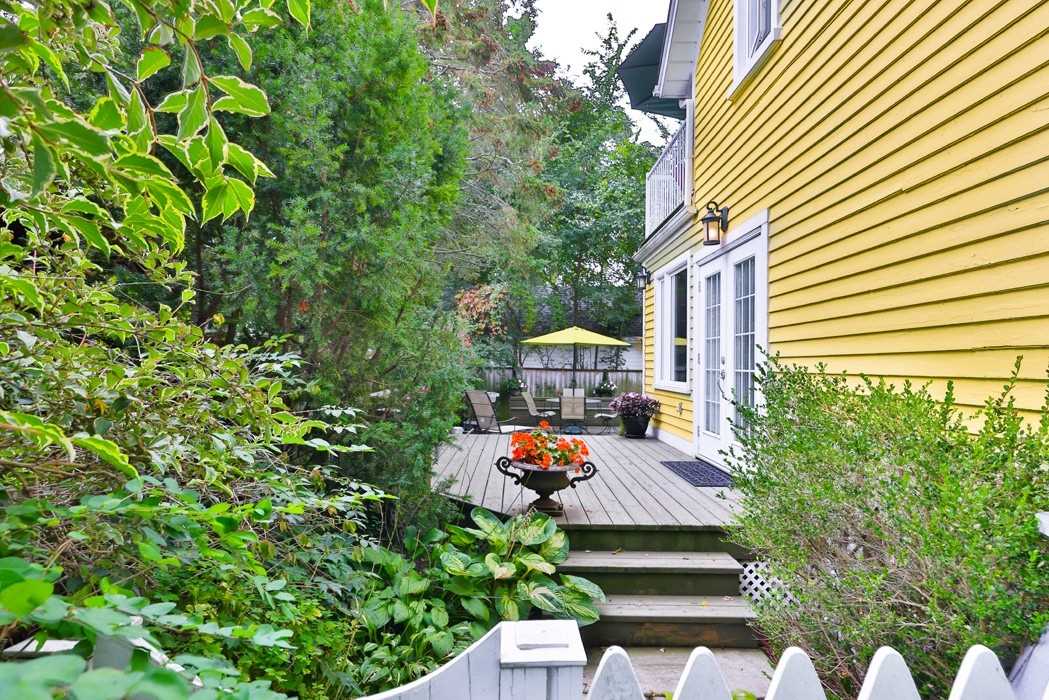 38 John St S
