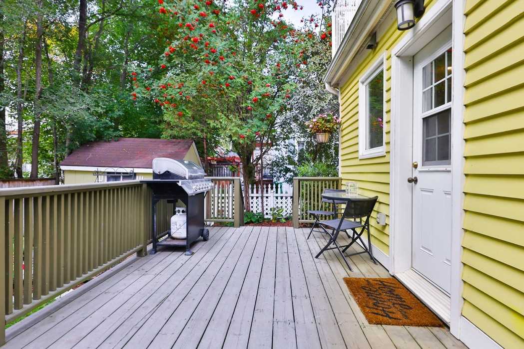 38 John St S