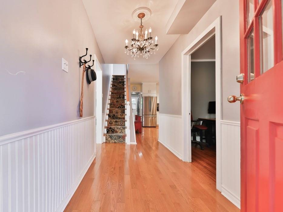38 John St S