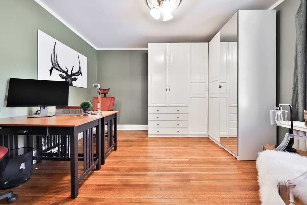 38 John St S