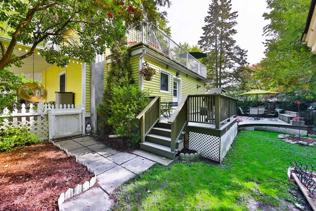 38 John St S
