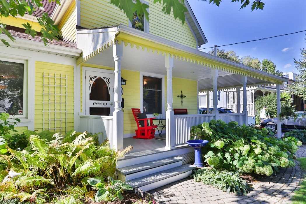 38 John St S